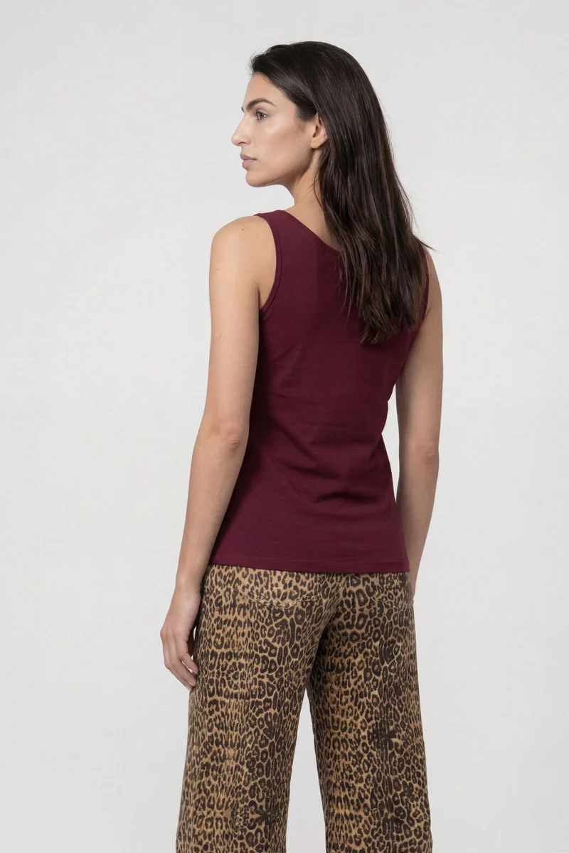 Top, dark bordeaux