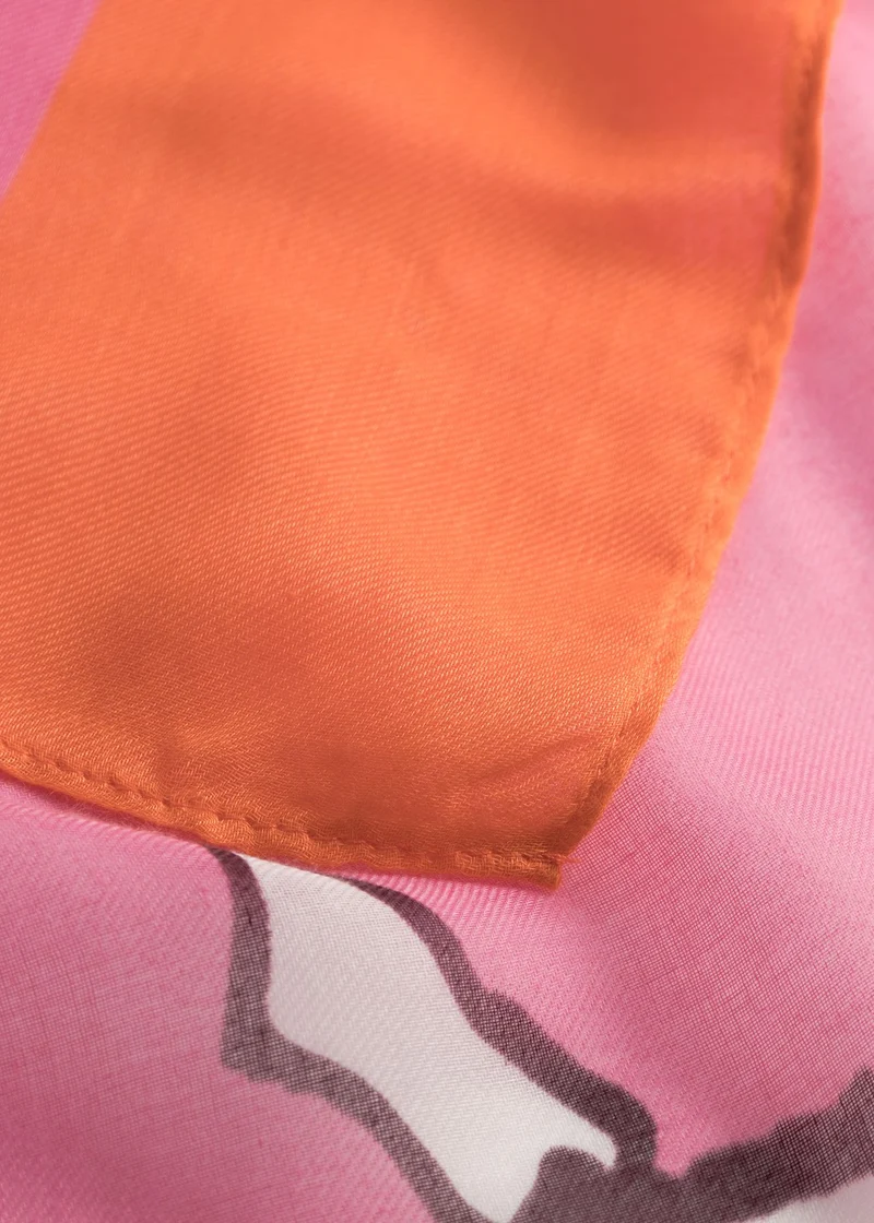 Peanuts Schal aus recyceltem Polyester mit Snoopy-Motiven