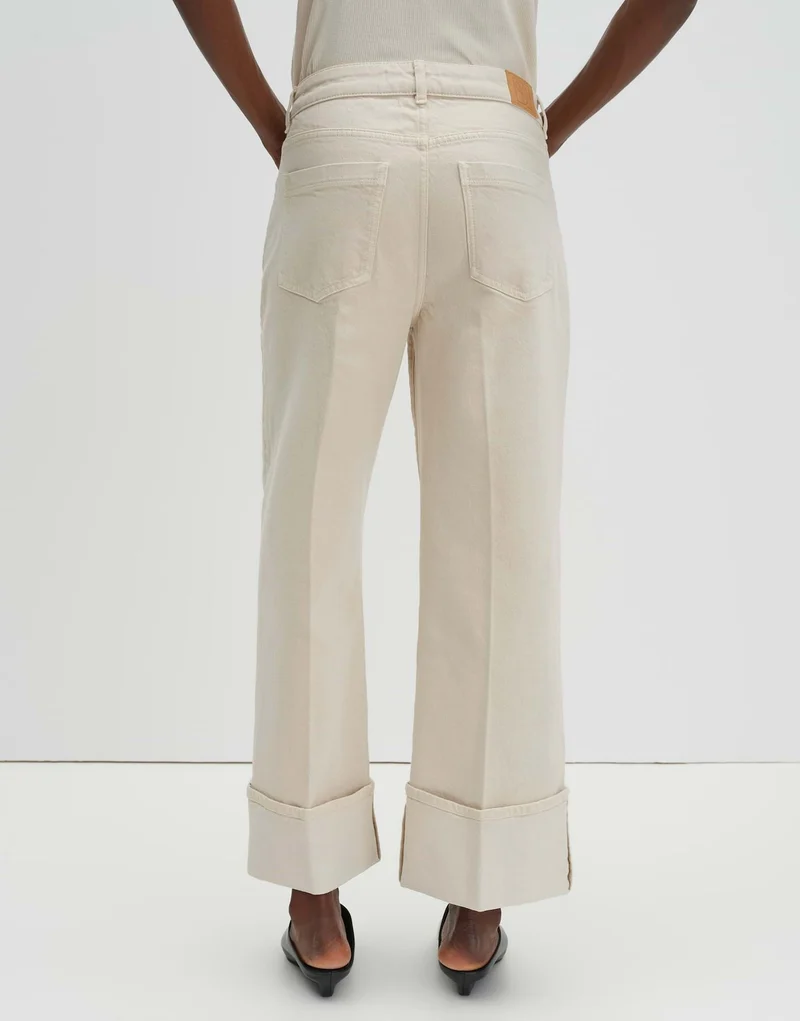 Corah turn up sleek, natural glaze