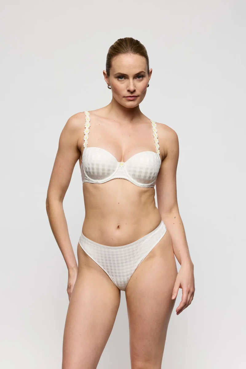 AVERO Ivory Petal String