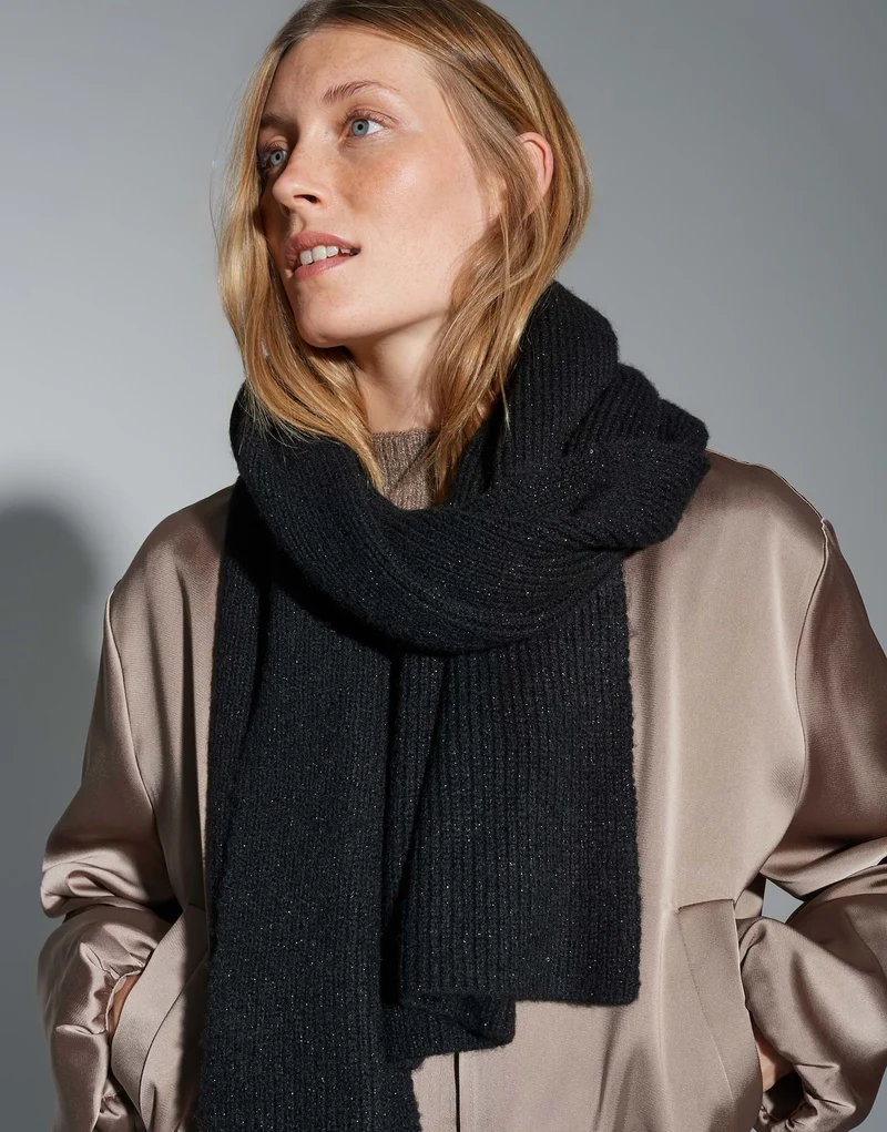 Ashiny scarf