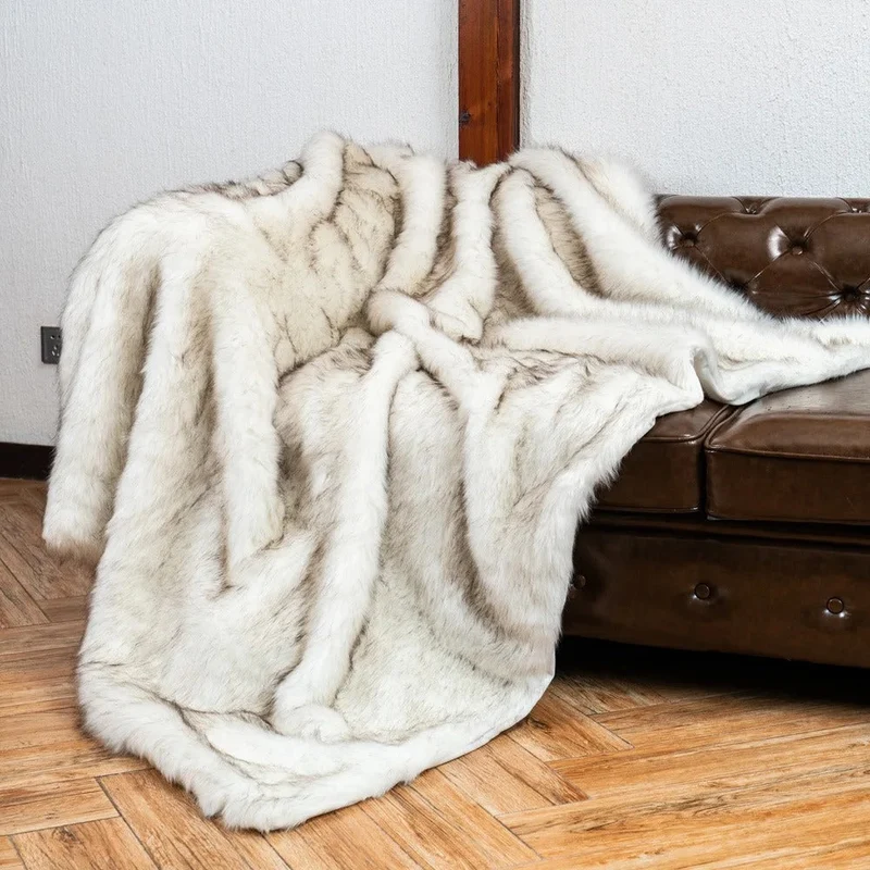 Kunstfell Winterdecke | Weiche flauschige Decke in Felloptik für Sofa und Bett | Dicke wärmende Kuscheldecke für kalte Tage