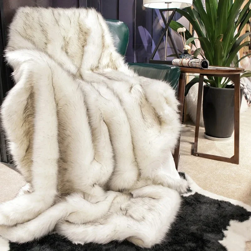 Kunstfell Winterdecke | Weiche flauschige Decke in Felloptik für Sofa und Bett | Dicke wärmende Kuscheldecke für kalte Tage