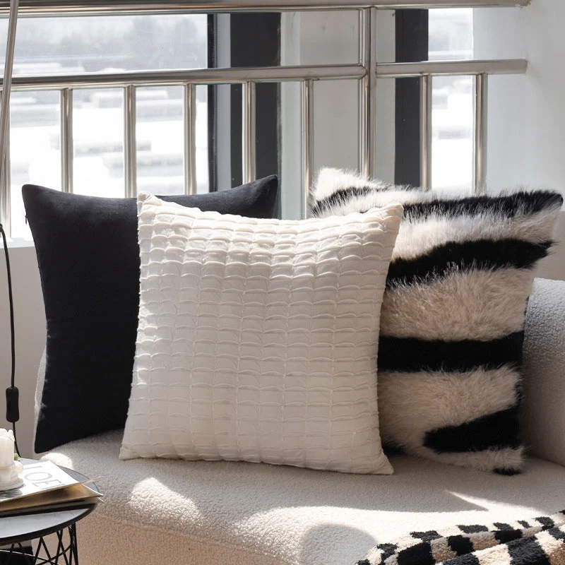 Zebra Kissenbezug aus Kunstfell | Flauschiger quadratischer Dekokissenbezug mit Streifen und Reißverschluss für Sofa und Bett
