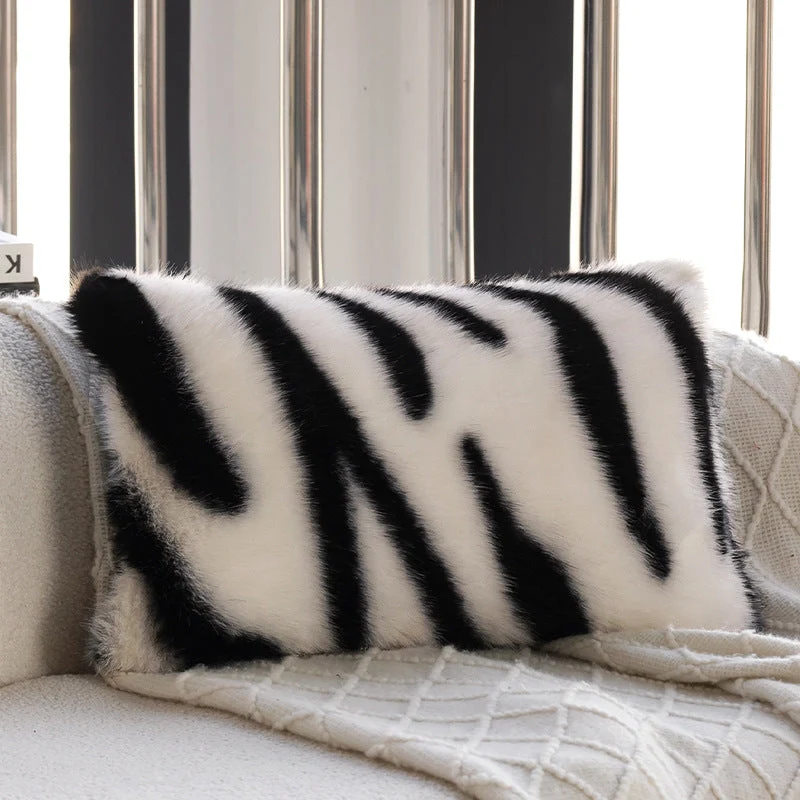 Zebra Kissenbezug aus Kunstfell | Flauschiger quadratischer Dekokissenbezug mit Streifen und Reißverschluss für Sofa und Bett