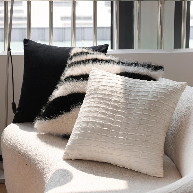 Zebra Kissenbezug aus Kunstfell | Flauschiger quadratischer Dekokissenbezug mit Streifen und Reißverschluss für Sofa und Bett