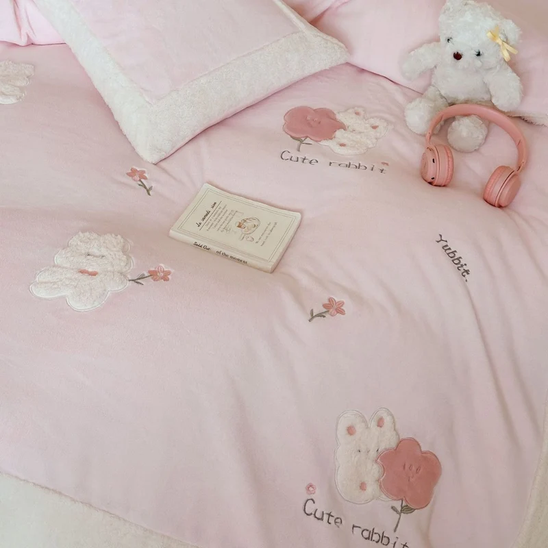 Kinder Bettwäsche aus Baumwollsatin | Wendbare Bettwäsche mit Hasen- und Teddy-Applikationen und kuscheligem Sherpa-Saum