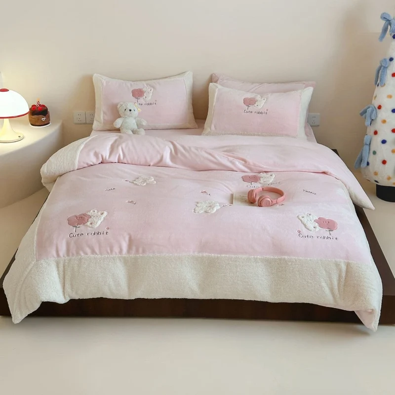 Kinder Bettwäsche aus Baumwollsatin | Wendbare Bettwäsche mit Hasen- und Teddy-Applikationen und kuscheligem Sherpa-Saum