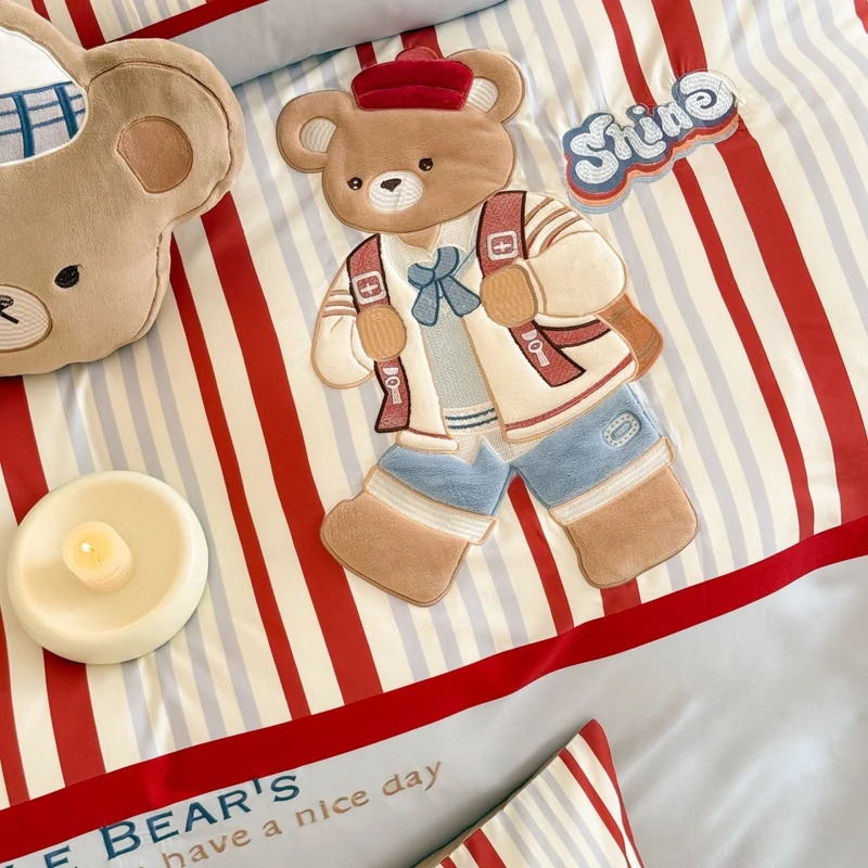 Kinder Bettwäsche mit Teddybär | Bettwäsche-Garnitur mit gestickten Bären-Applikationen und klassischem Streifenmuster