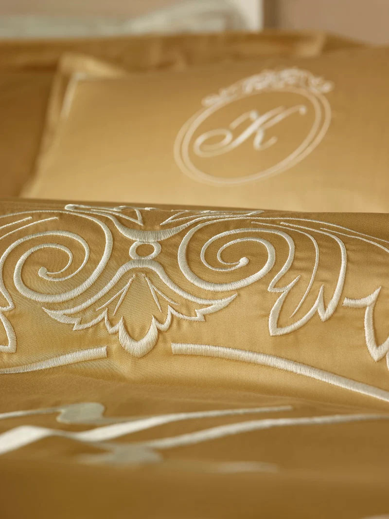Satin Bettwäsche mit Monogramm "Fanna"