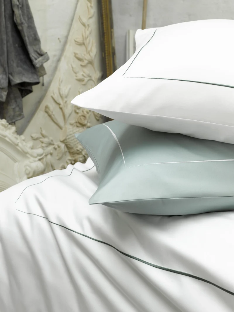 Satin Bettwäsche "Allura in Weiß und Salbeigrün"