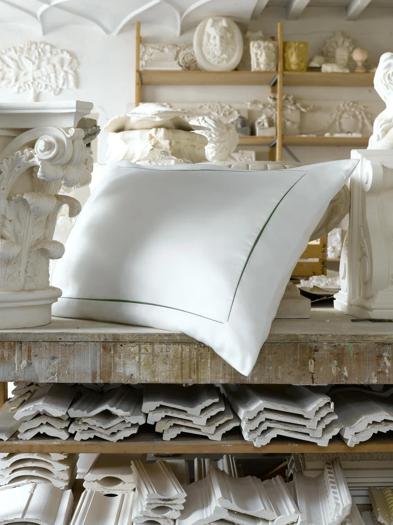 Satin Bettwäsche "Allura in Weiß und Salbeigrün"