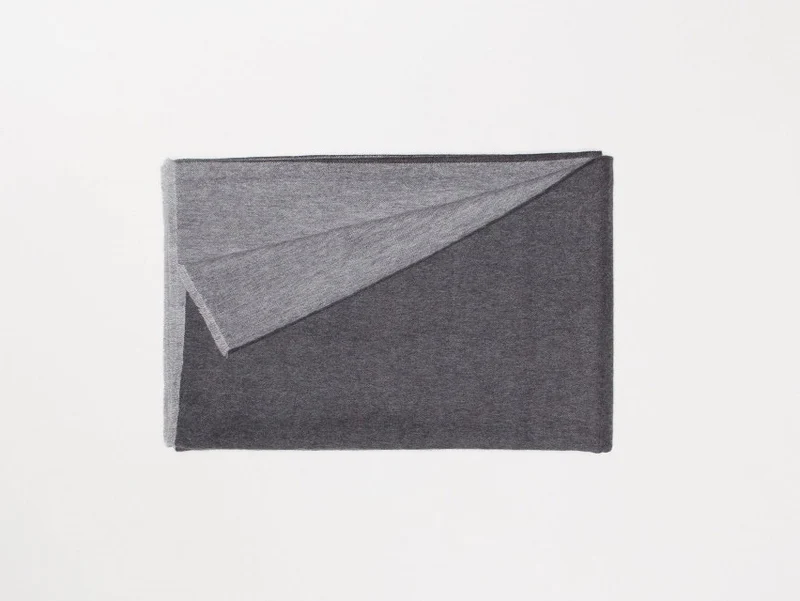Lammwollplaid mit Kaschmir "Vale Reversible Charcoal Grey"