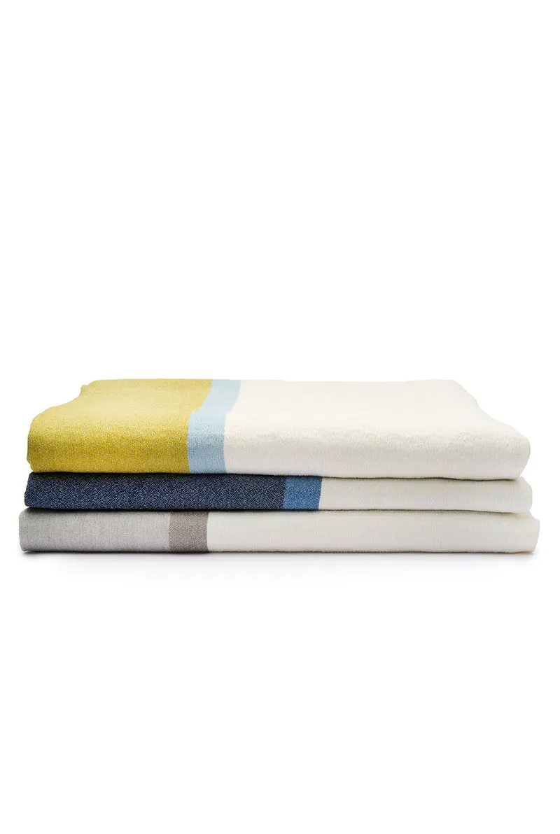 NESSO Bedspread in Pistachio