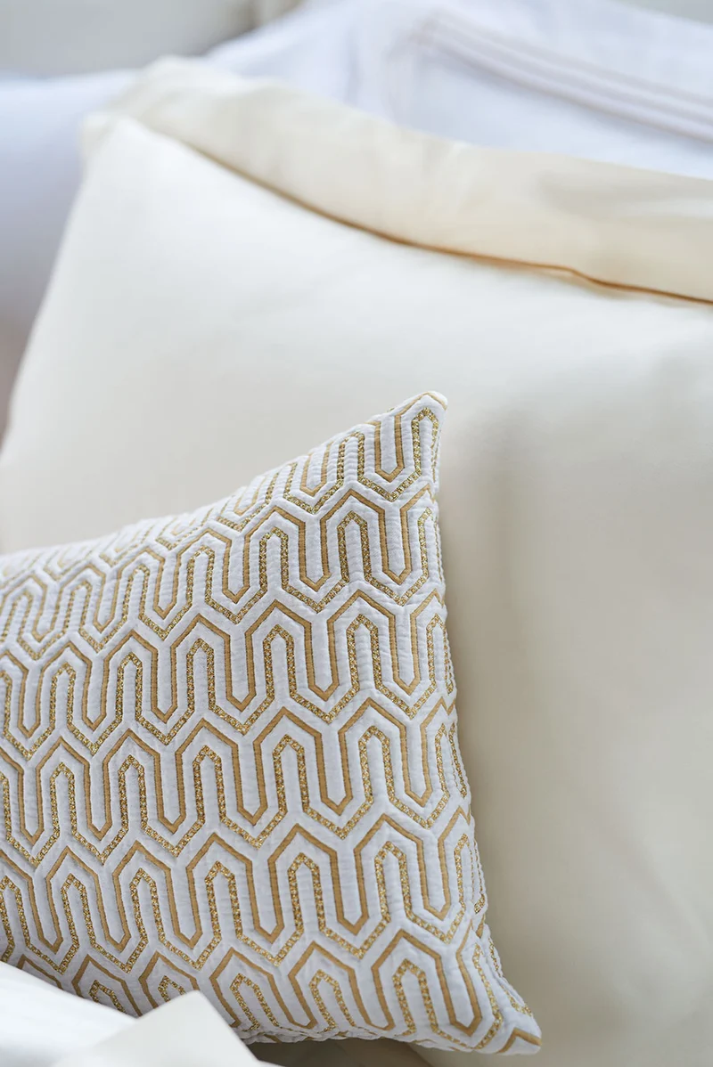 Jacquard Tagesdecke & Kissen "Vendôme" in Silver & Gold