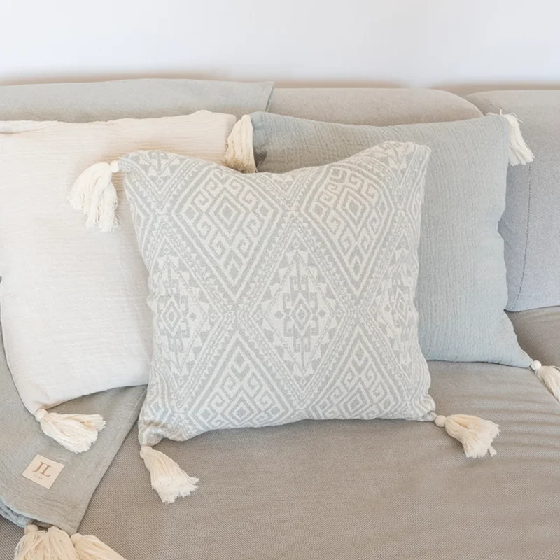 Bio Jacquard Kissenhülle mit Quasten