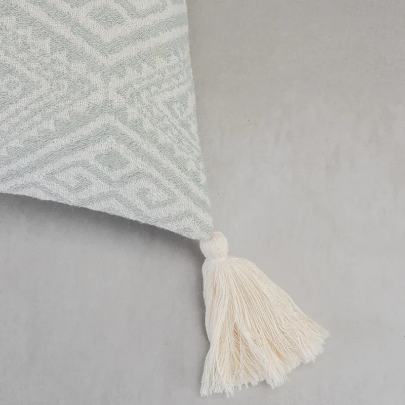 Bio Jacquard Kissenhülle mit Quasten