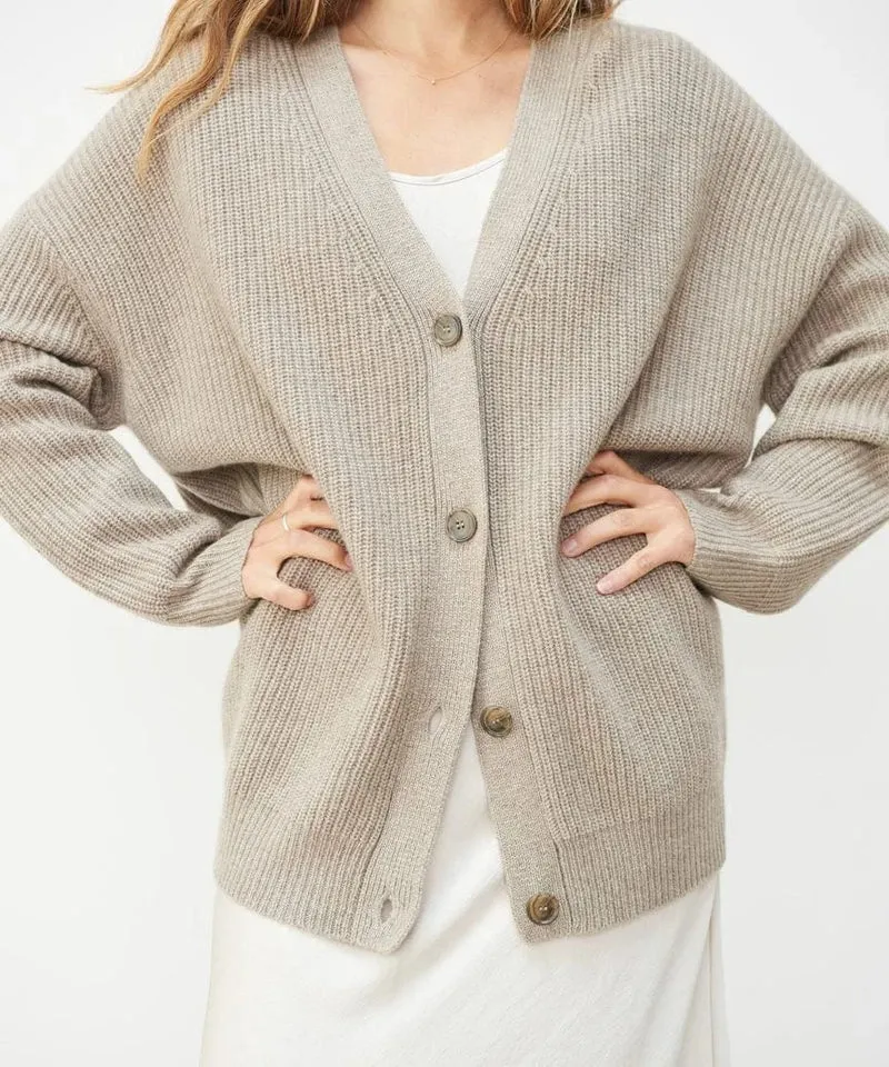 Lena | Bequeme Strickjacke für kühle Herbsttage