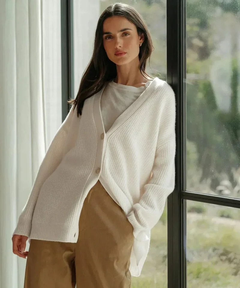 Lena | Bequeme Strickjacke für kühle Herbsttage