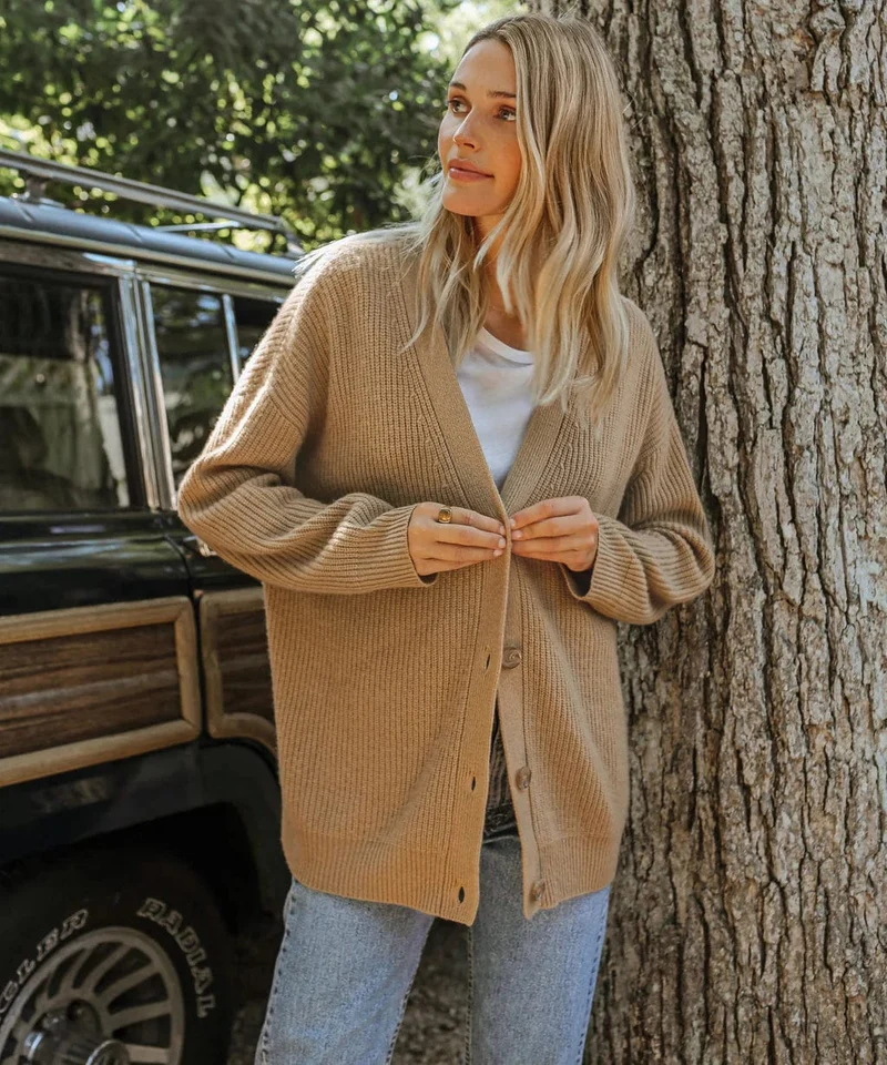 Lena | Bequeme Strickjacke für kühle Herbsttage