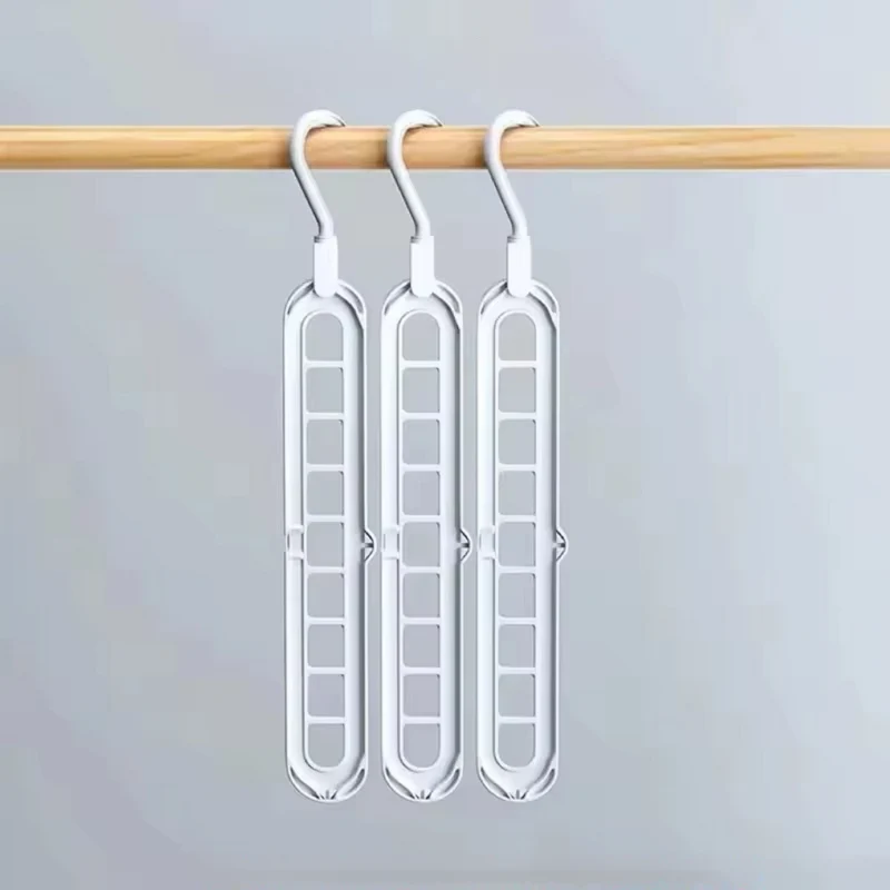 Drehbare Kleiderbügel 4er Set mit 9 Löchern | Platzsparende Schrankorganisation | 360° Drehbar & Faltbar
