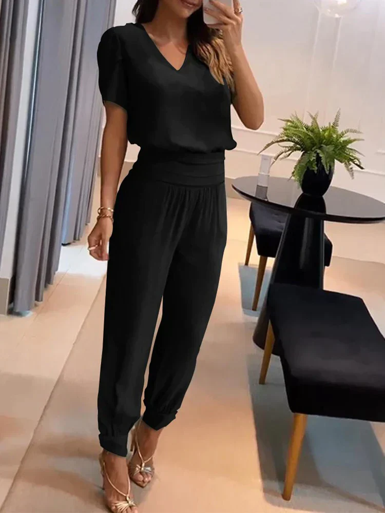 Zweiteiliges Set Aus V Ausschnitt Oberteil Und Kurzer Hose Für Damen | Formell