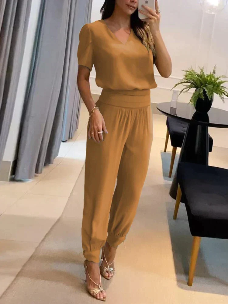 Zweiteiliges Set Aus V Ausschnitt Oberteil Und Kurzer Hose Für Damen | Formell