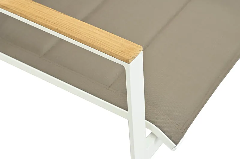 ZEO LIVING Chelsea Stapelstuhl Alu gepaddet weiß/coffee mit Teakarmlehne