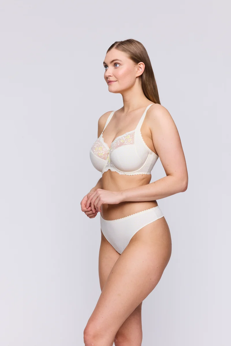 NOVARO String