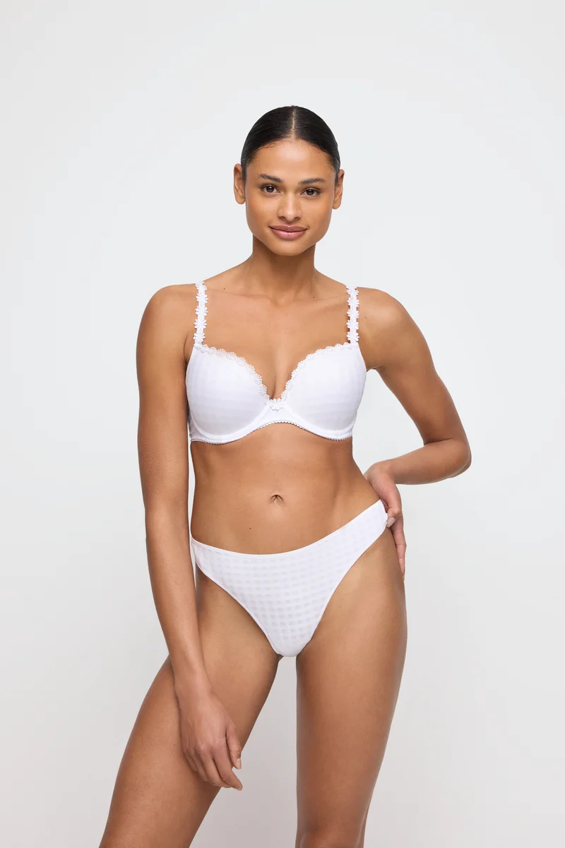 AVERO weiss String